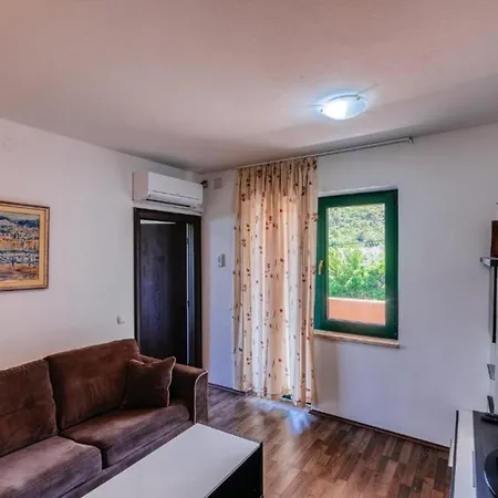 فيلة Rokov - Five Bedroom With Swimming Pool *