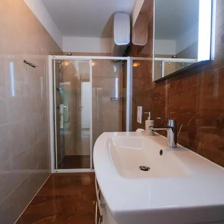 Rokov - Five Bedroom With Swimming Pool * Mali Iž