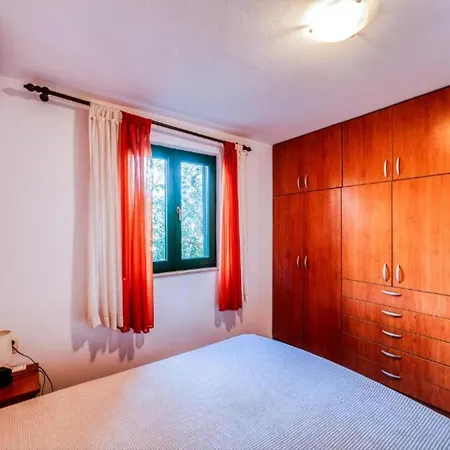 Rokov - Five Bedroom With Swimming Pool