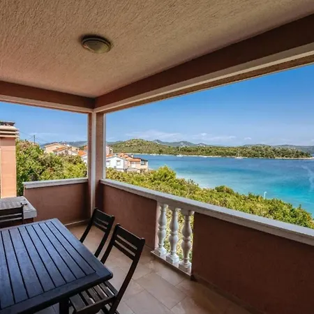 Rokov - Five Bedroom With Swimming Pool