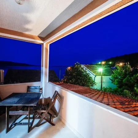 Rokov - Five Bedroom With Swimming Pool