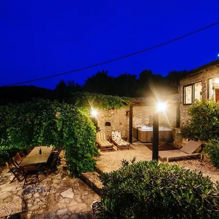 فيلة Rokov - Five Bedroom With Swimming Pool Mali Iž