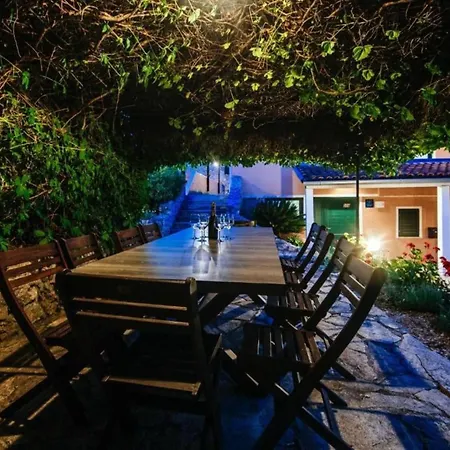 Rokov - Five Bedroom With Swimming Pool Mali Iž