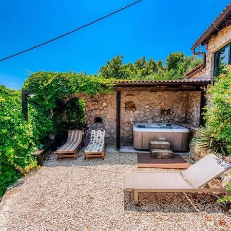 Rokov - Five Bedroom With Swimming Pool *