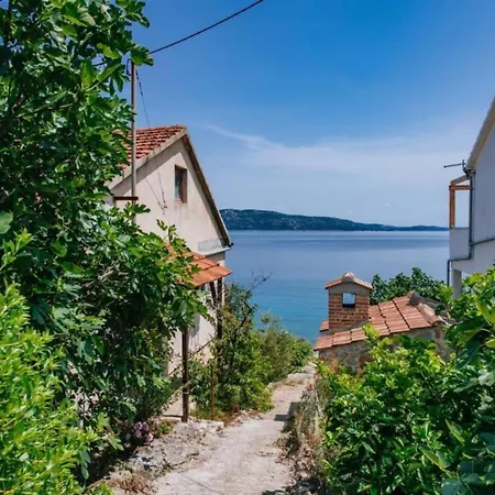 Rokov - Five Bedroom With Swimming Pool