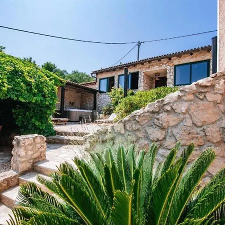 فيلة Rokov - Five Bedroom With Swimming Pool *