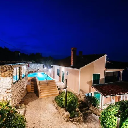 فيلة Rokov - Five Bedroom With Swimming Pool Mali Iž