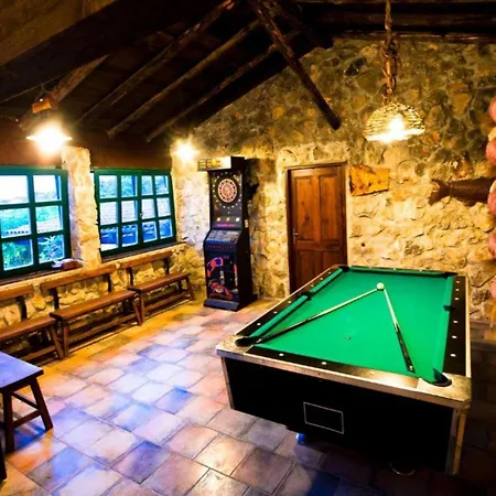 Rokov - Five Bedroom With Swimming Pool فيلة Mali Iž
