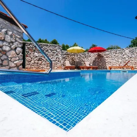 Rokov - Five Bedroom With Swimming Pool فيلة Mali Iž