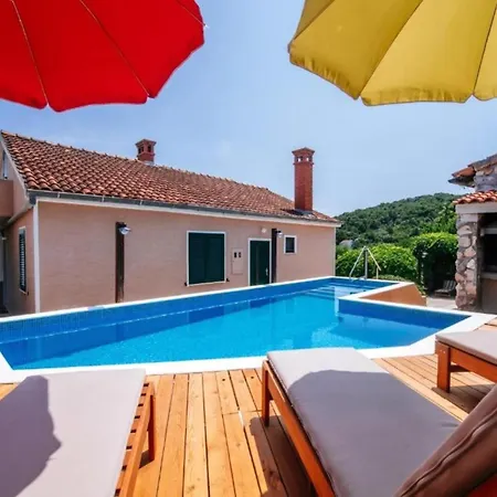 Rokov - Five Bedroom With Swimming Pool Mali Iž