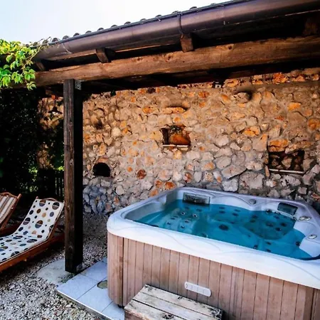 Rokov - Five Bedroom With Swimming Pool Mali Iž
